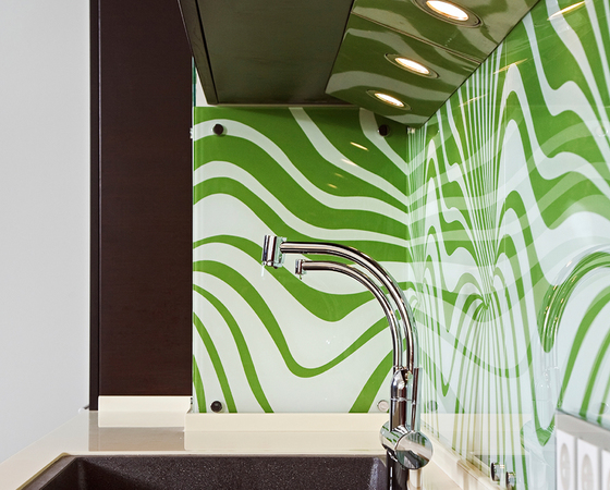 Фартуки для кухни из стекла